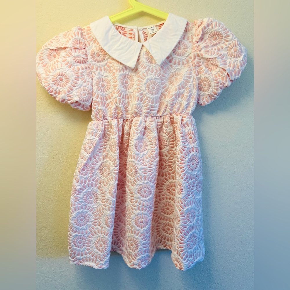 Dress for girls with puffed sleeve